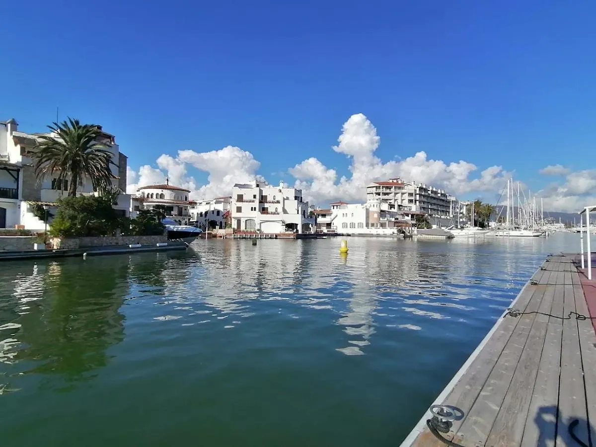 Leon Inmo Apartment Denise - 10414 Empuriabrava İspanya