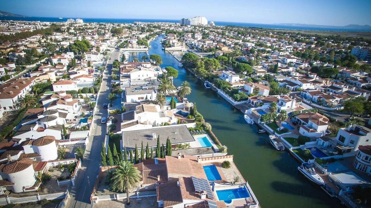Leon Inmo Apartment Denise - 10414 Empuriabrava 0*,  İspanya